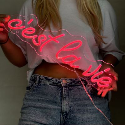 Neon Sign cestlavie