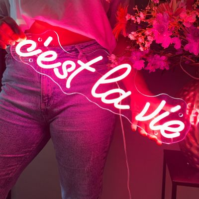 Neon Sign cestlavie